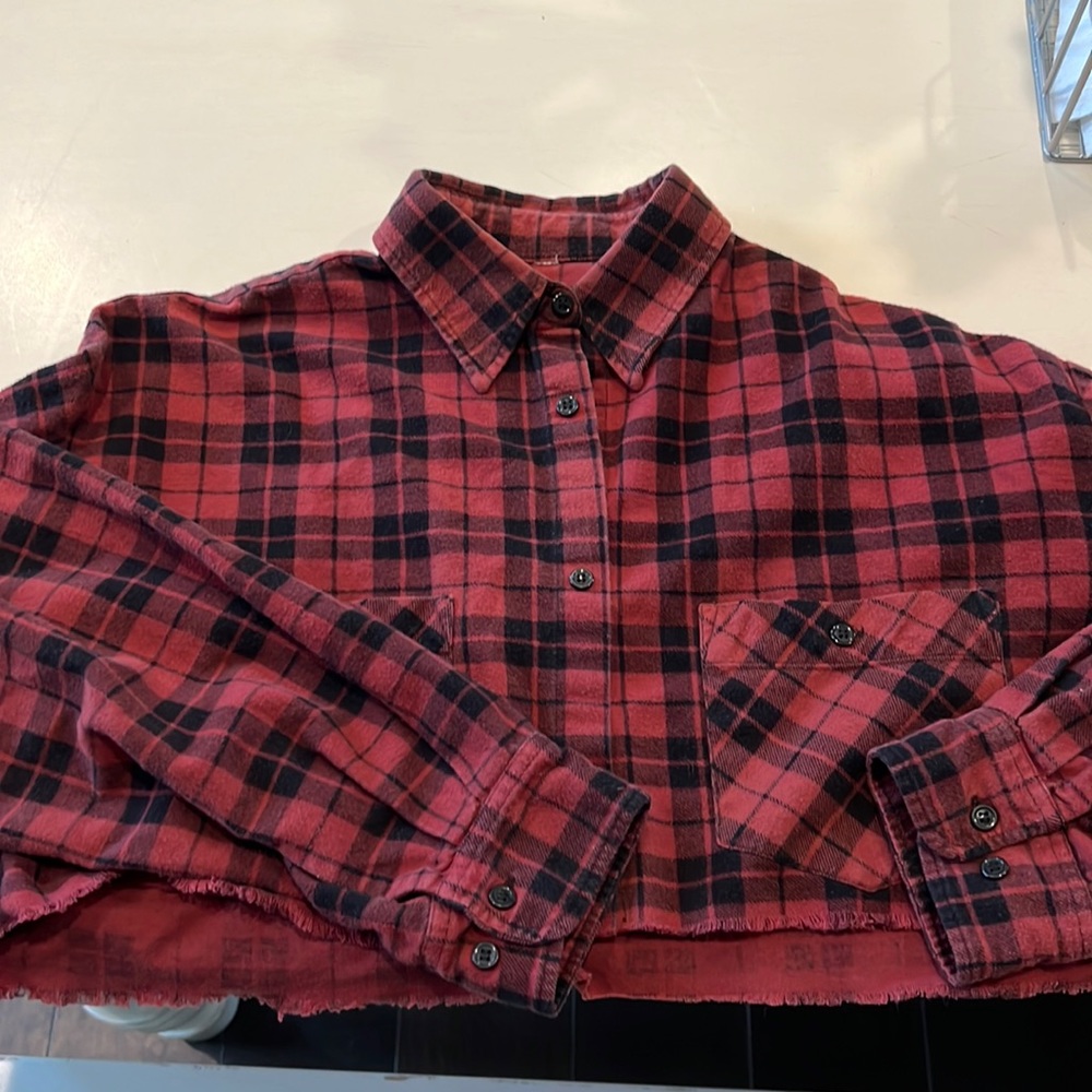 Cropped plaid shirt